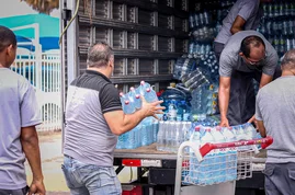 River Atlético Clube faz doação de água mineral para o RS