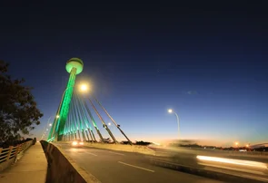 Ponte Estaiada faz homenagem às vítimas de acidentes de trabalho