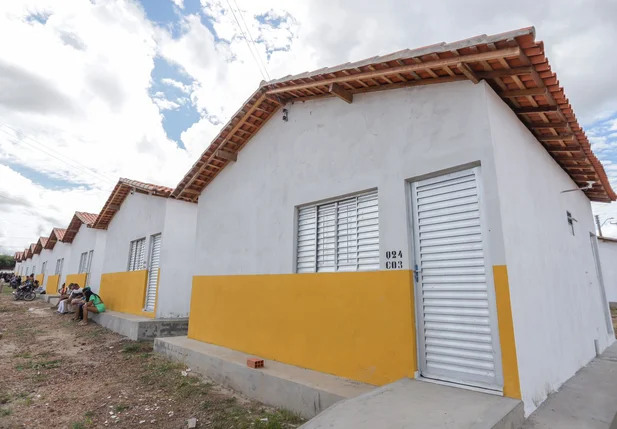 Dr. Pessoa entrega as primeiras 24 casas na zona norte de Teresina